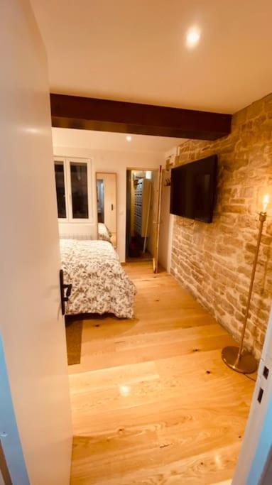 Studio Renove Avec Patio, Coeur Du Centre Ville Besançon Kültér fotó
