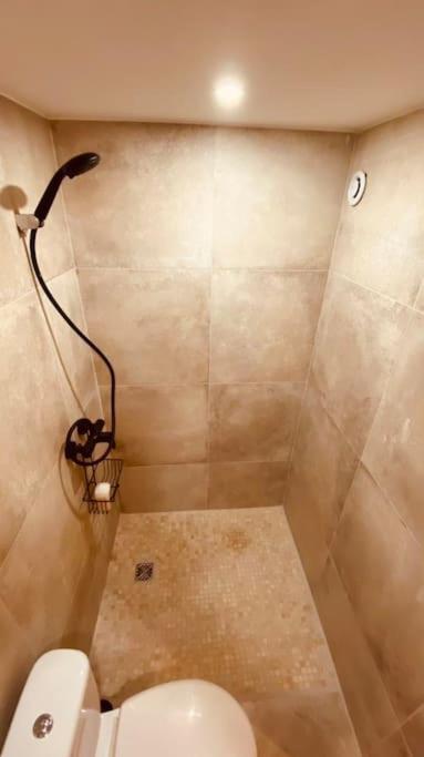 Studio Renove Avec Patio, Coeur Du Centre Ville Besançon Kültér fotó