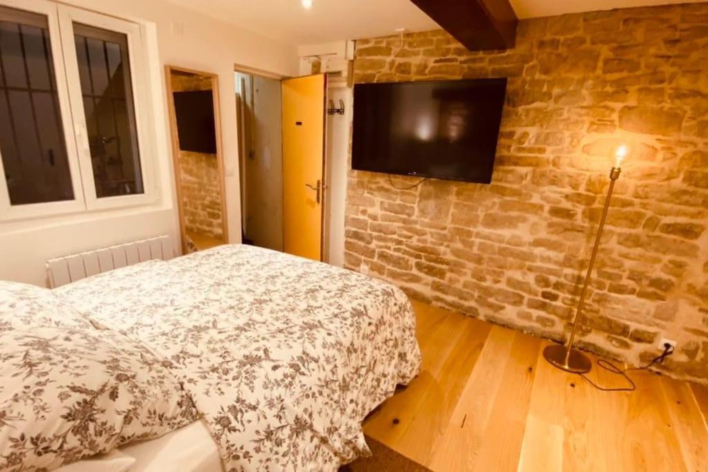 Studio Renove Avec Patio, Coeur Du Centre Ville Besançon Kültér fotó